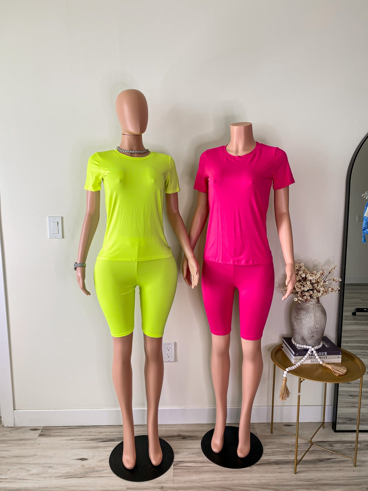 Vivid Motion – Neon Tee & Biker Shorts Set