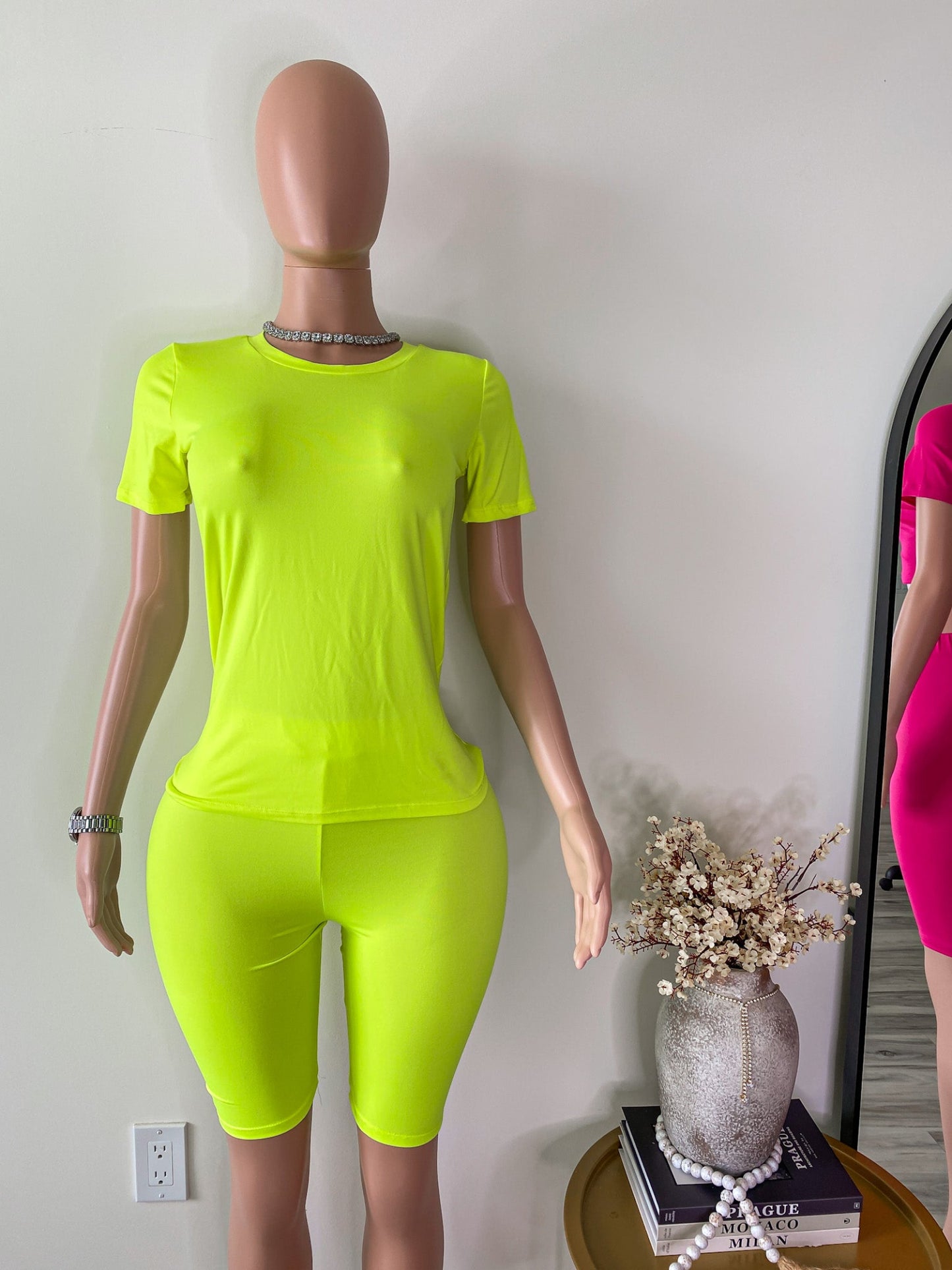 Vivid Motion – Neon Tee & Biker Shorts Set