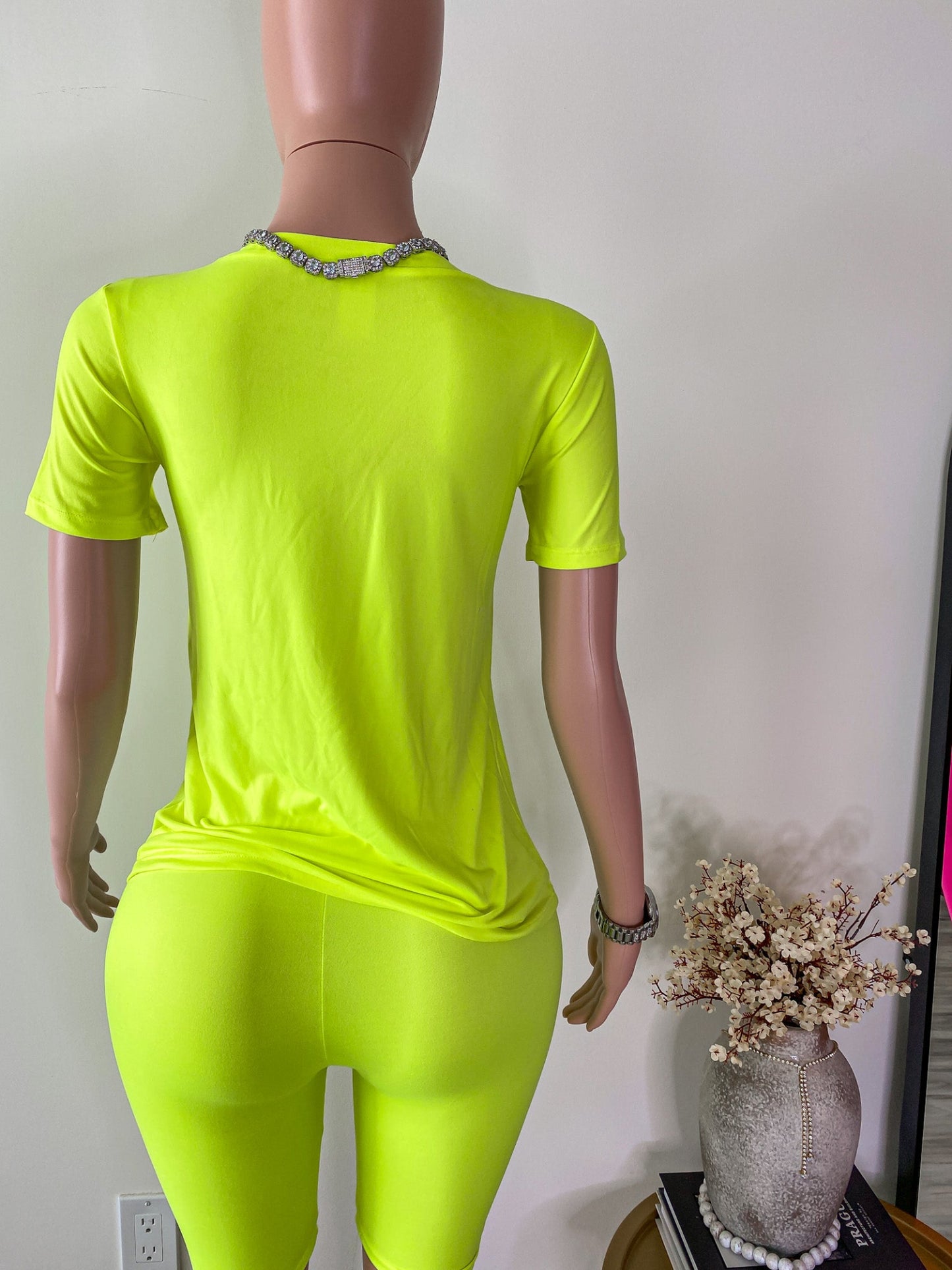 Vivid Motion – Neon Tee & Biker Shorts Set