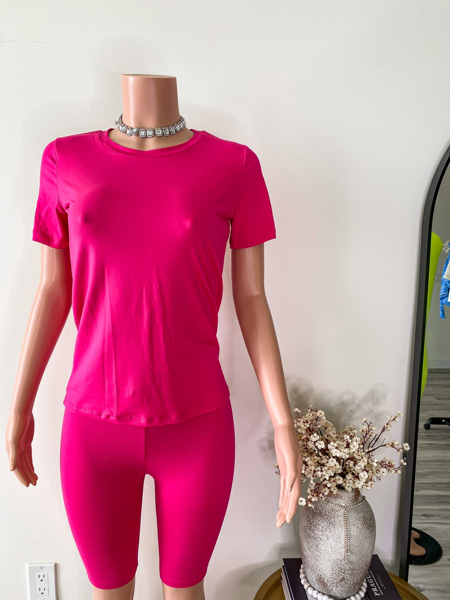 Vivid Motion – Neon Tee & Biker Shorts Set