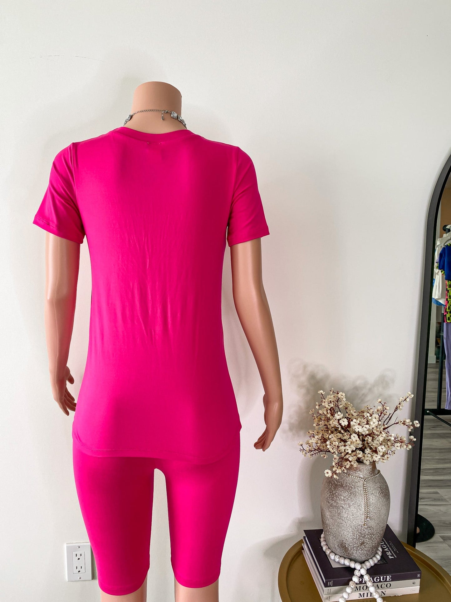 Vivid Motion – Neon Tee & Biker Shorts Set